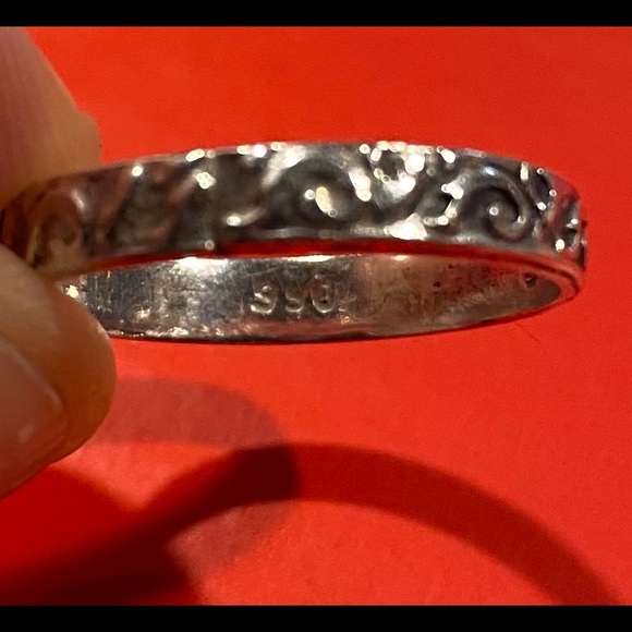 Scroll design SS925 ring approximately size 7.5 - Picture 2 of 2